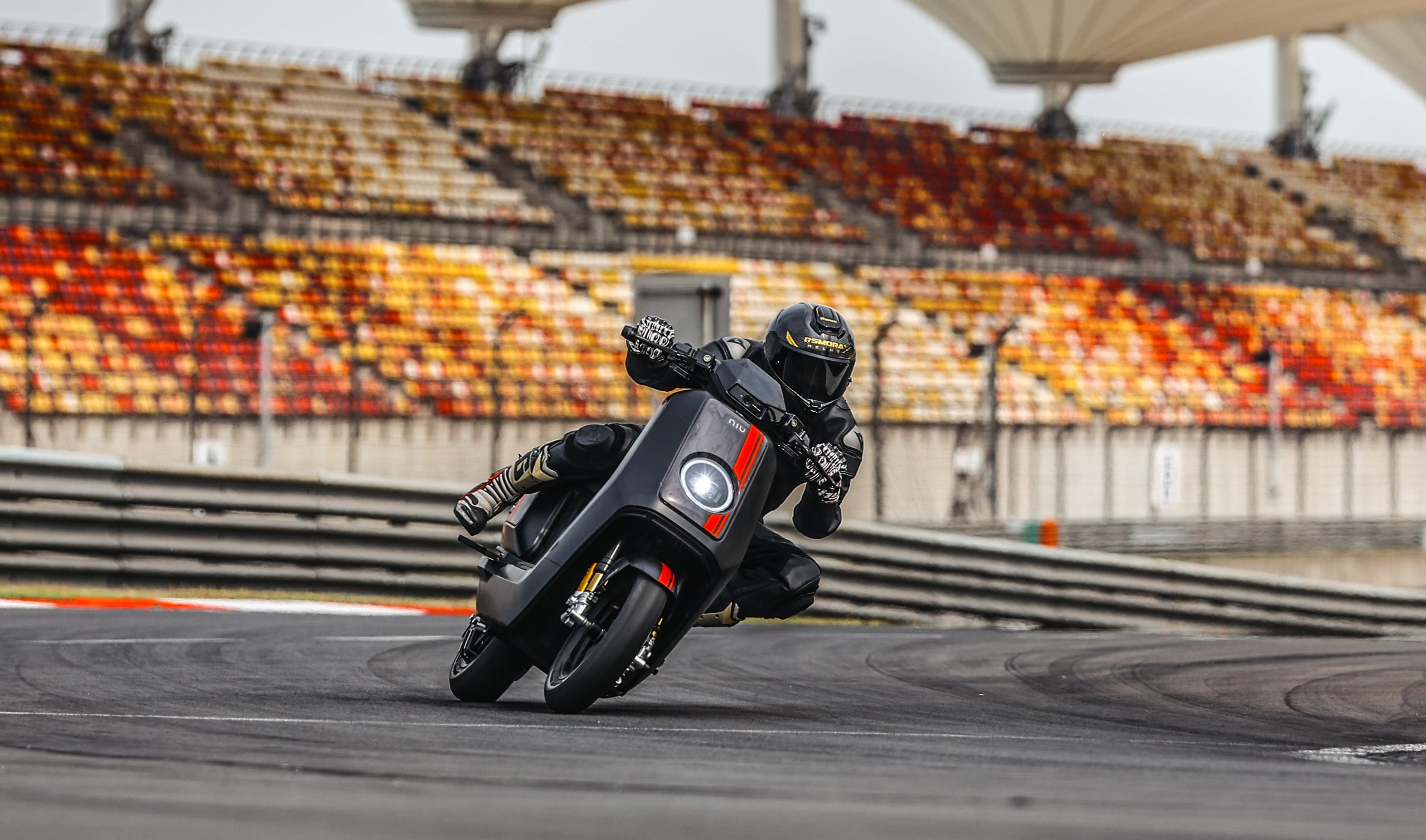 NIU NQiX 1000 Racetrack